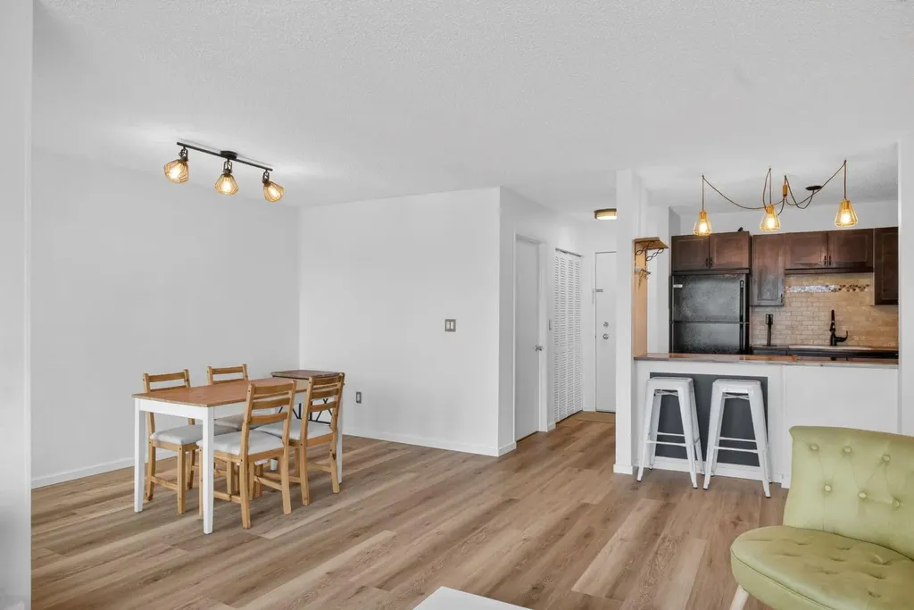 2130 17 Street SW Calgary AB T2T 4M5