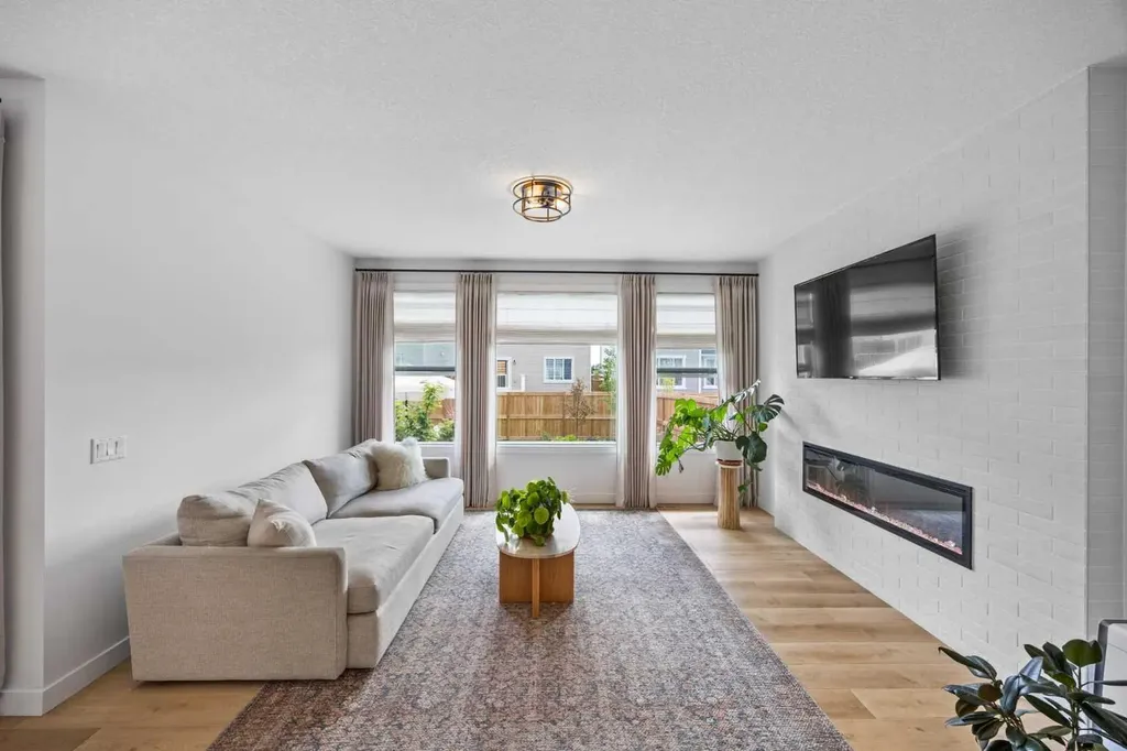 519 Clydesdale Way Cochrane AB T4C 3B6