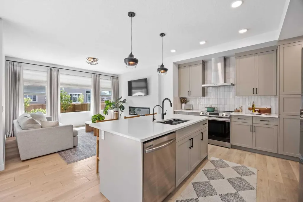 519 Clydesdale Way Cochrane AB T4C 3B6
