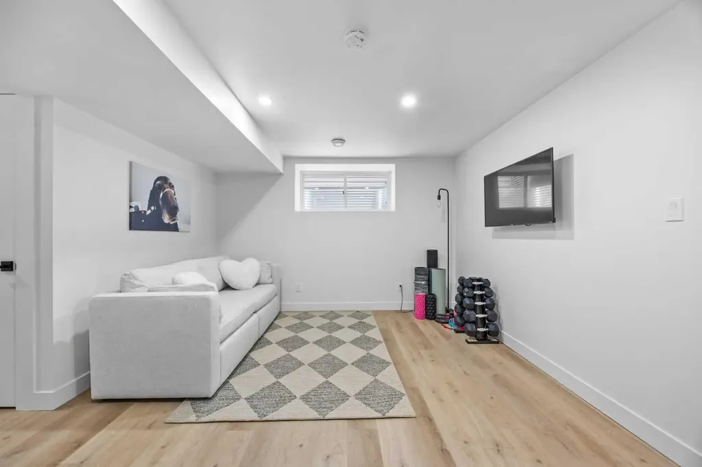 519 Clydesdale Way Cochrane AB T4C 3B6