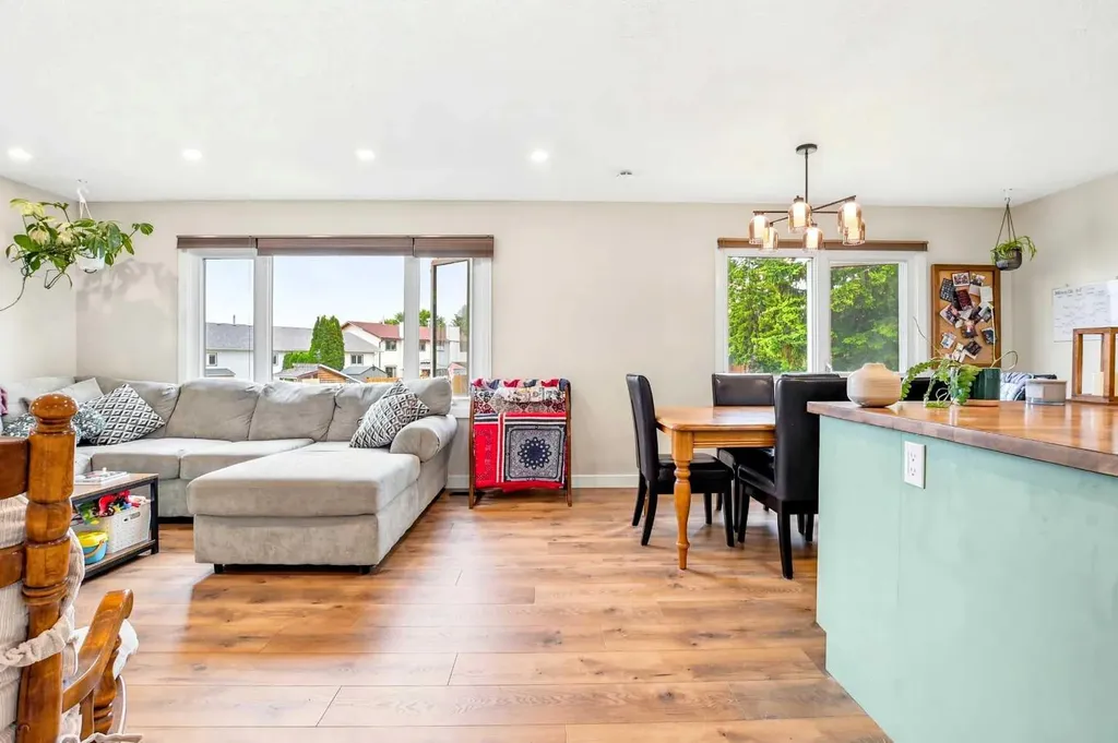 10 Opal Close Lacombe AB T4L 1P9