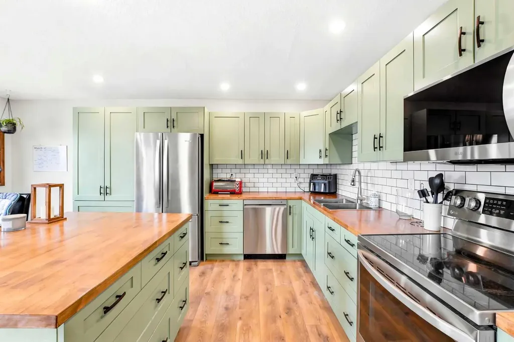 10 Opal Close Lacombe AB T4L 1P9