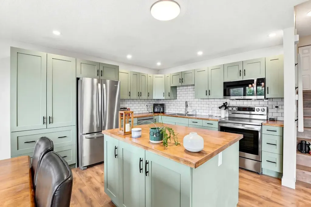 10 Opal Close Lacombe AB T4L 1P9