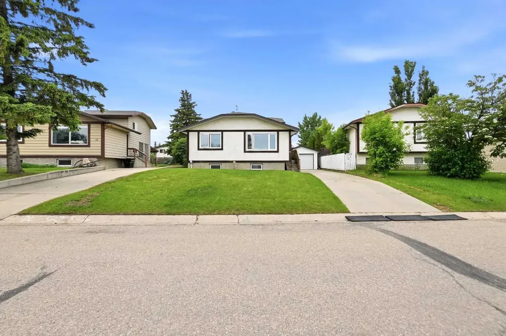 10 Opal Close Lacombe AB T4L 1P9