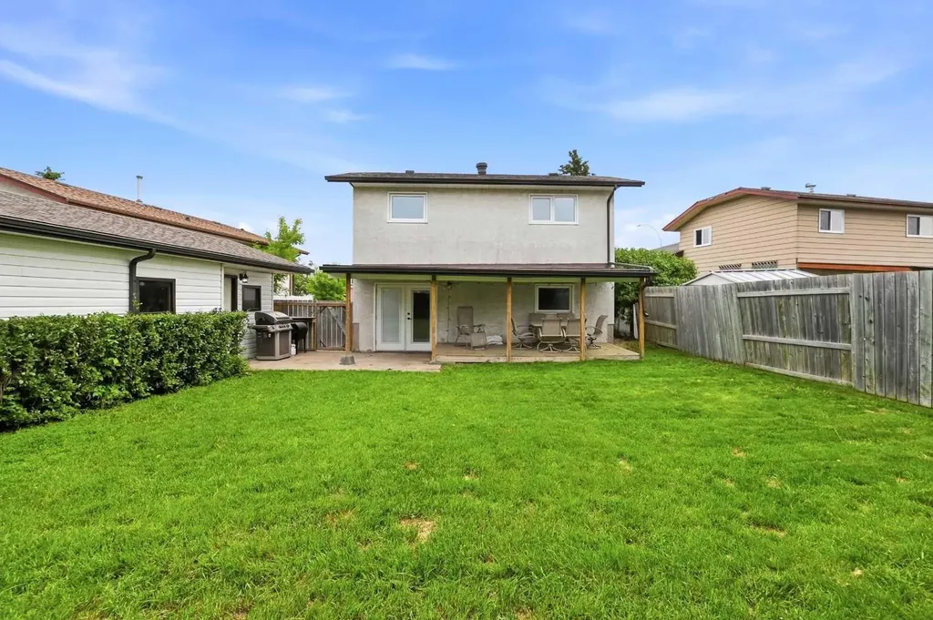 10 Opal Close Lacombe AB T4L 1P9