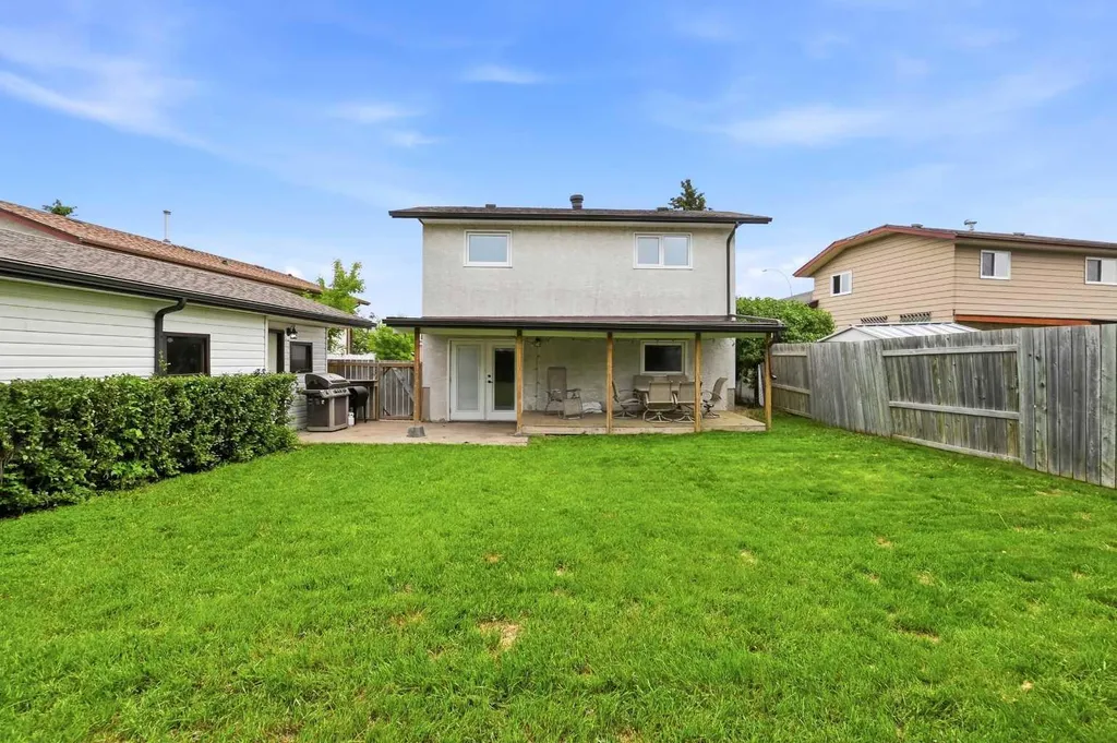 10 Opal Close Lacombe AB T4L 1P9