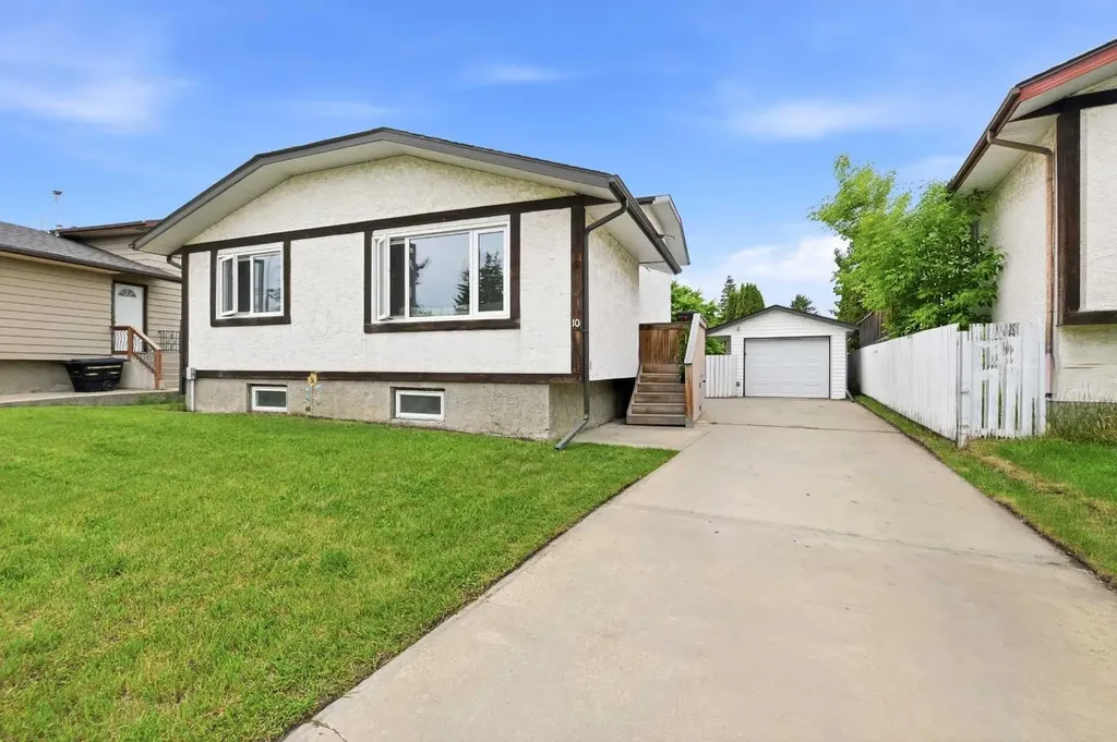 10 Opal Close Lacombe AB T4L 1P9