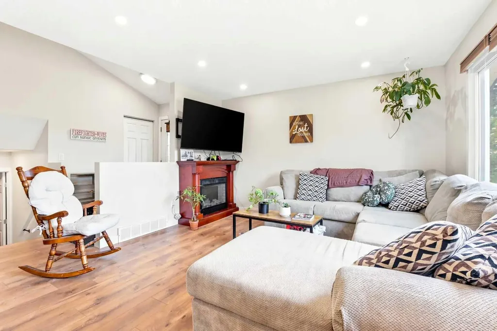 10 Opal Close Lacombe AB T4L 1P9