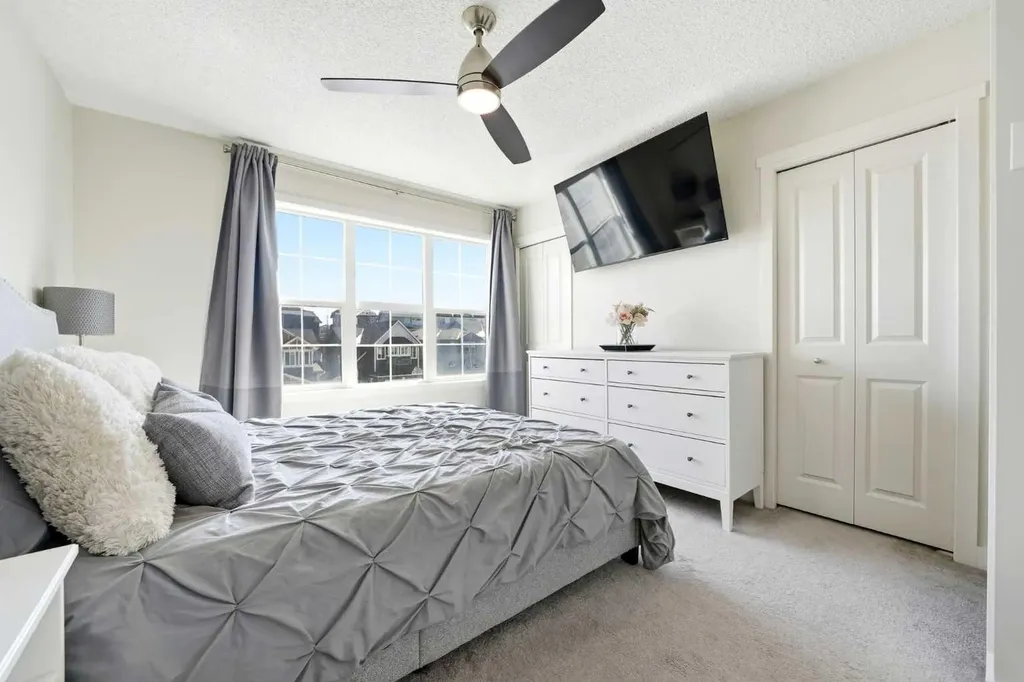 14 Nolan Hill Gate NW Calgary AB T3R 0T9