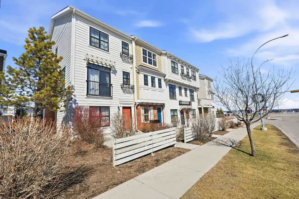 14 Nolan Hill Gate NW Calgary AB T3R 0T9