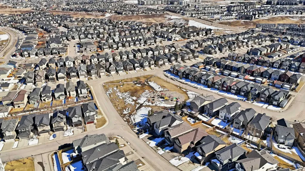 14 Nolan Hill Gate NW Calgary AB T3R 0T9