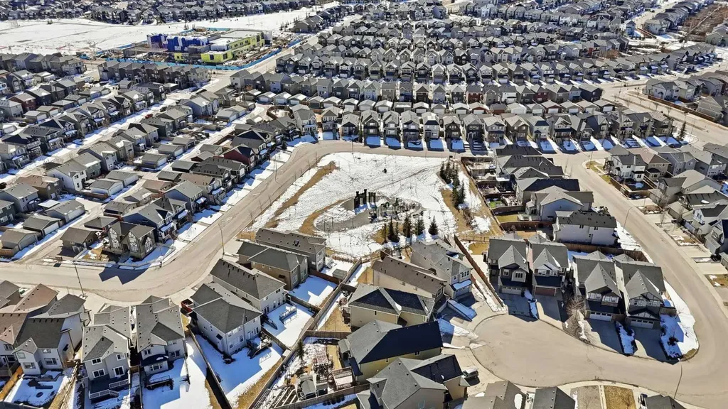 14 Nolan Hill Gate NW Calgary AB T3R 0T9