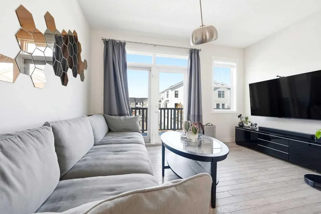 14 Nolan Hill Gate NW Calgary AB T3R 0T9
