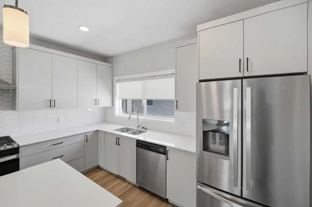 125 Edith Gate NW Calgary AB T3R 1Z2