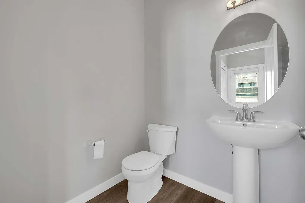 125 Edith Gate NW Calgary AB T3R 1Z2