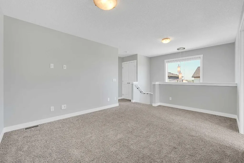 125 Edith Gate NW Calgary AB T3R 1Z2