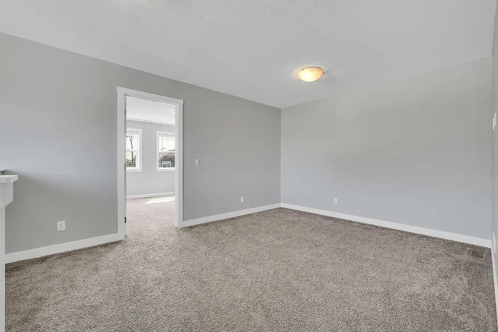 125 Edith Gate NW Calgary AB T3R 1Z2