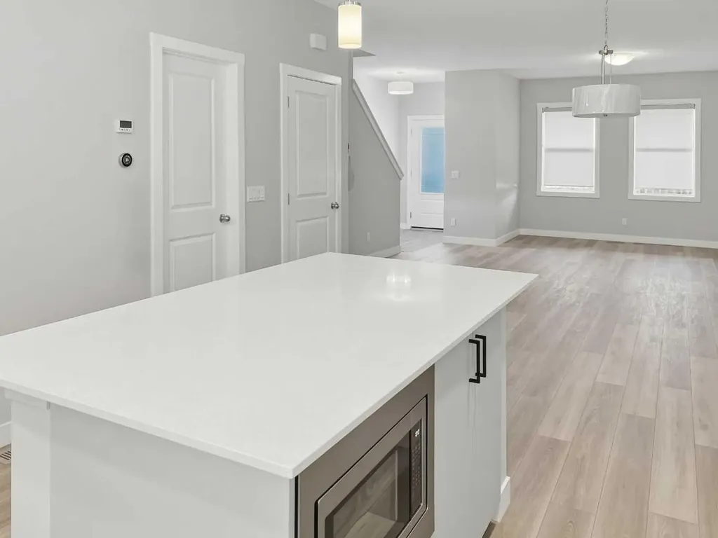 125 Edith Gate NW Calgary AB T3R 1Z2