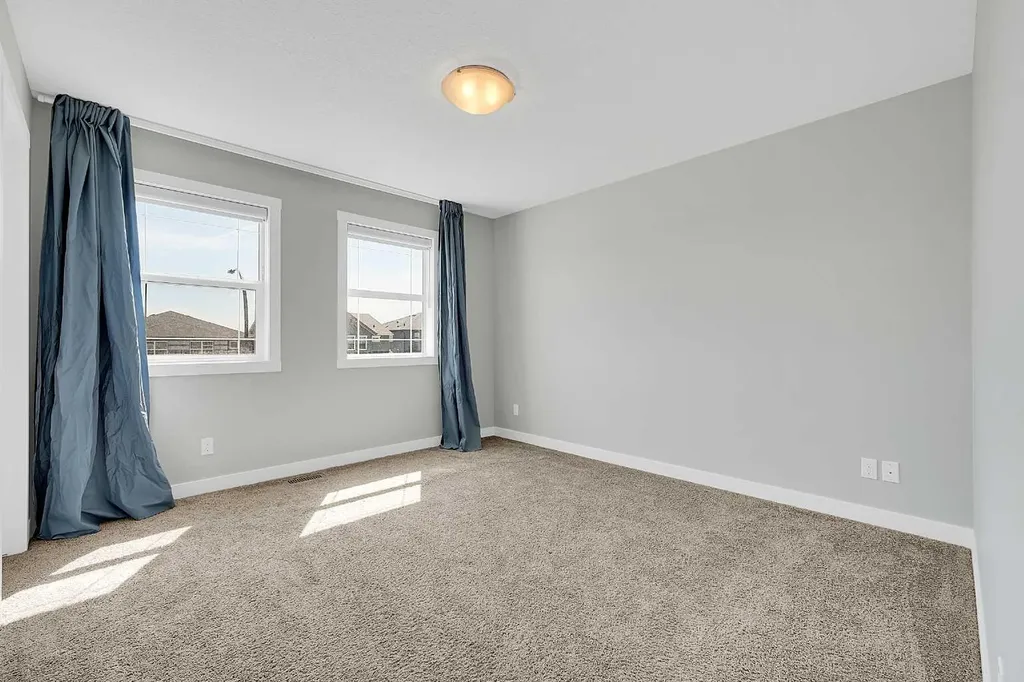 125 Edith Gate NW Calgary AB T3R 1Z2
