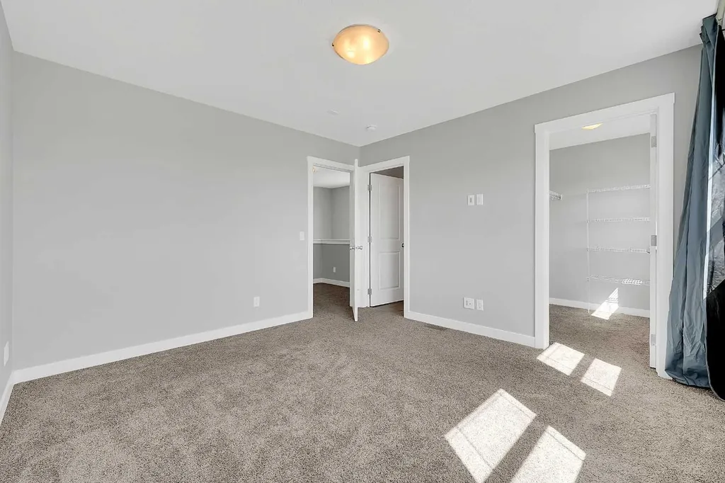125 Edith Gate NW Calgary AB T3R 1Z2