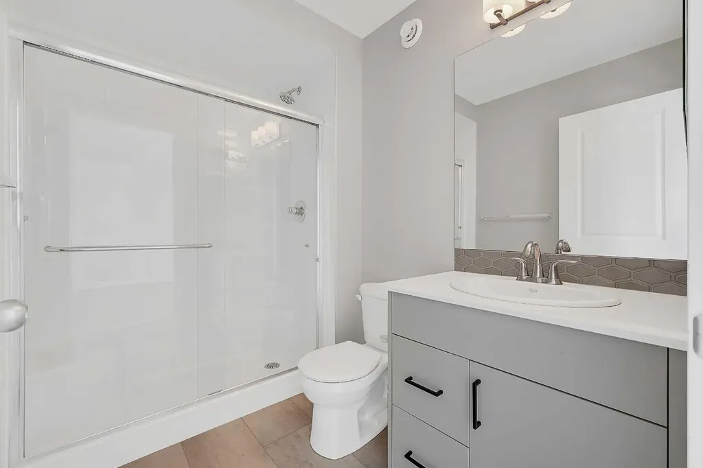 125 Edith Gate NW Calgary AB T3R 1Z2