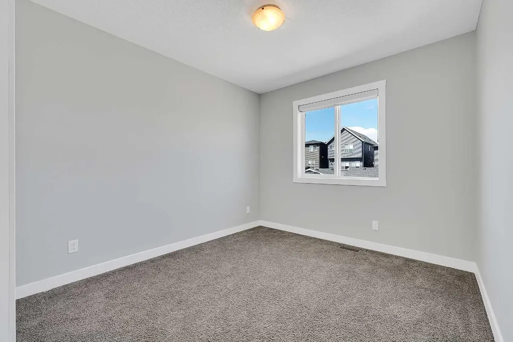 125 Edith Gate NW Calgary AB T3R 1Z2