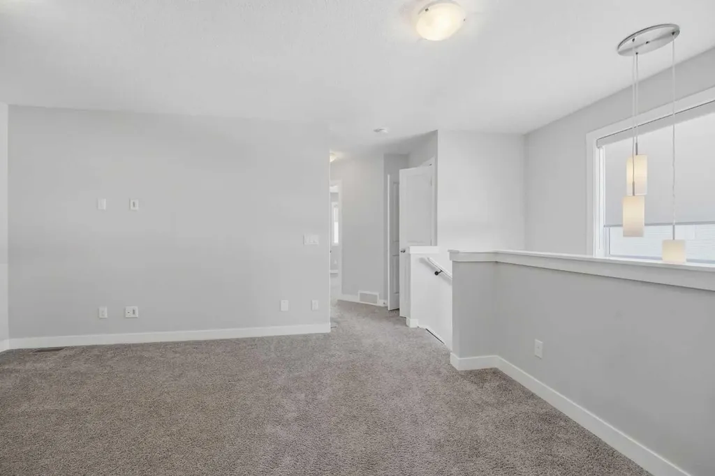 125 Edith Gate NW Calgary AB T3R 1Z2