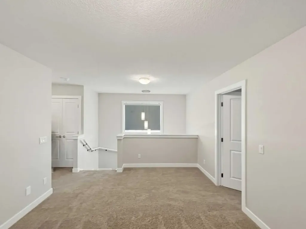 125 Edith Gate NW Calgary AB T3R 1Z2