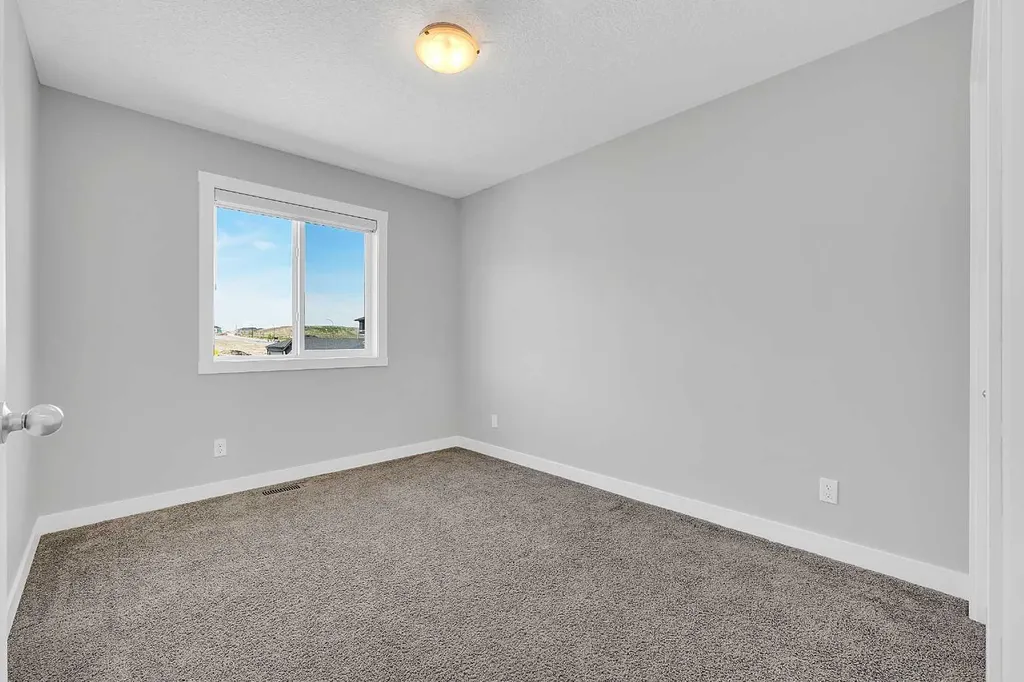 125 Edith Gate NW Calgary AB T3R 1Z2