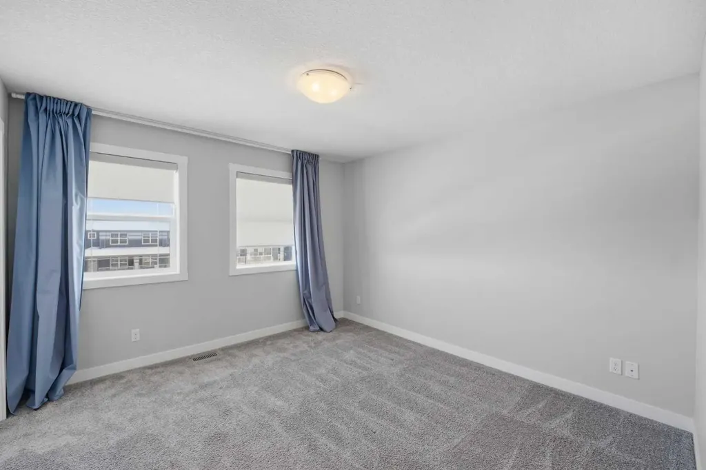 125 Edith Gate NW Calgary AB T3R 1Z2