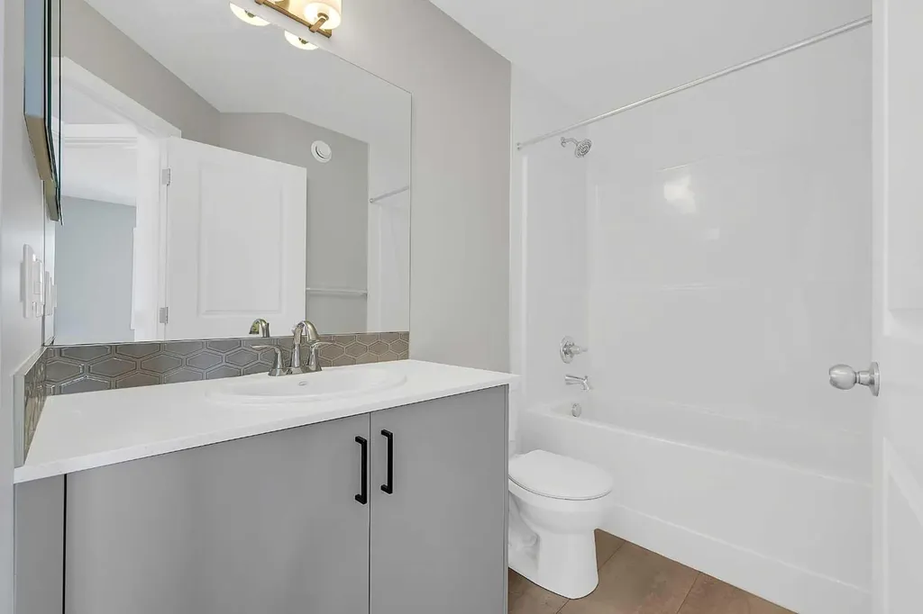 125 Edith Gate NW Calgary AB T3R 1Z2