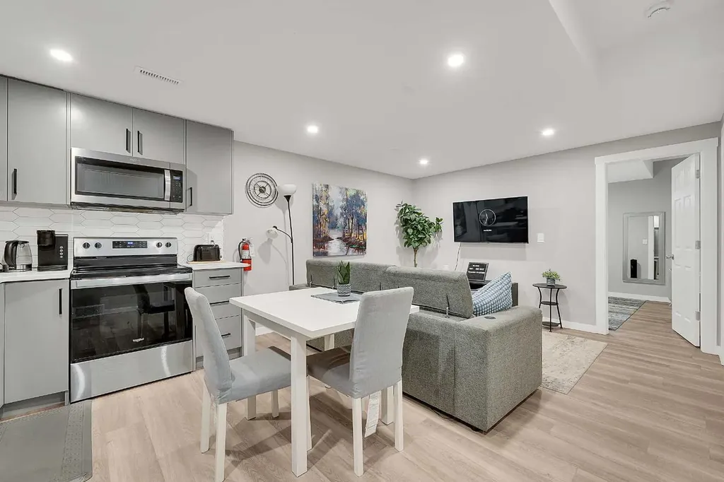 125 Edith Gate NW Calgary AB T3R 1Z2