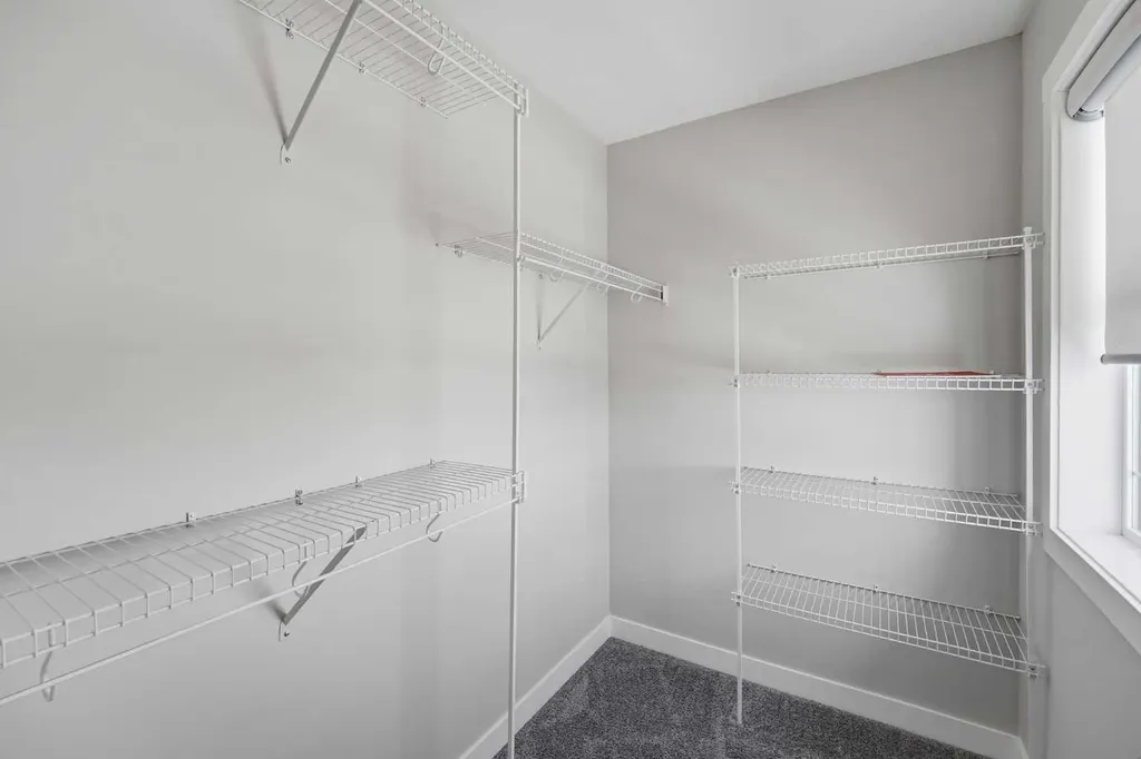 125 Edith Gate NW Calgary AB T3R 1Z2