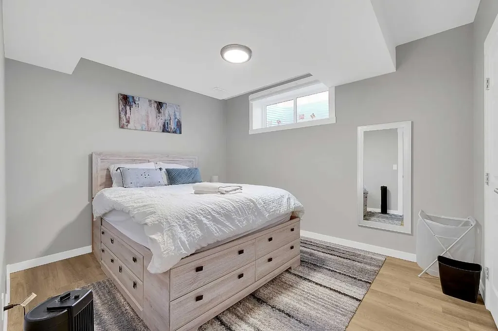 125 Edith Gate NW Calgary AB T3R 1Z2