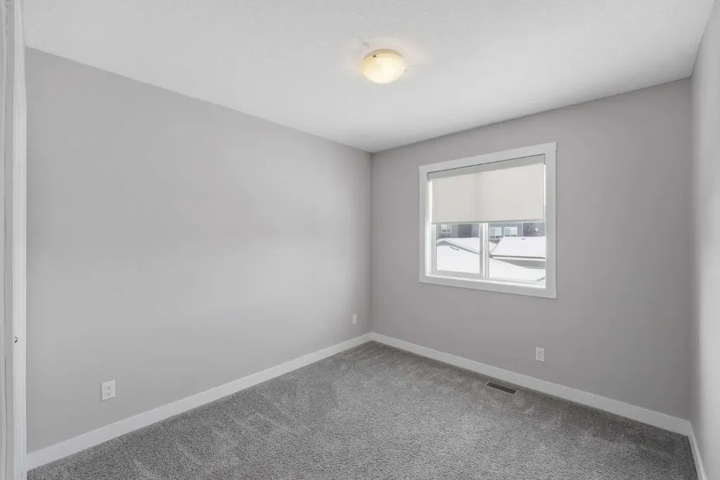 125 Edith Gate NW Calgary AB T3R 1Z2