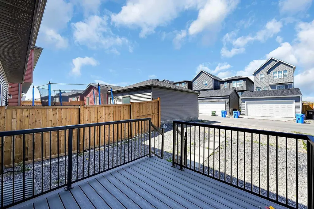 125 Edith Gate NW Calgary AB T3R 1Z2