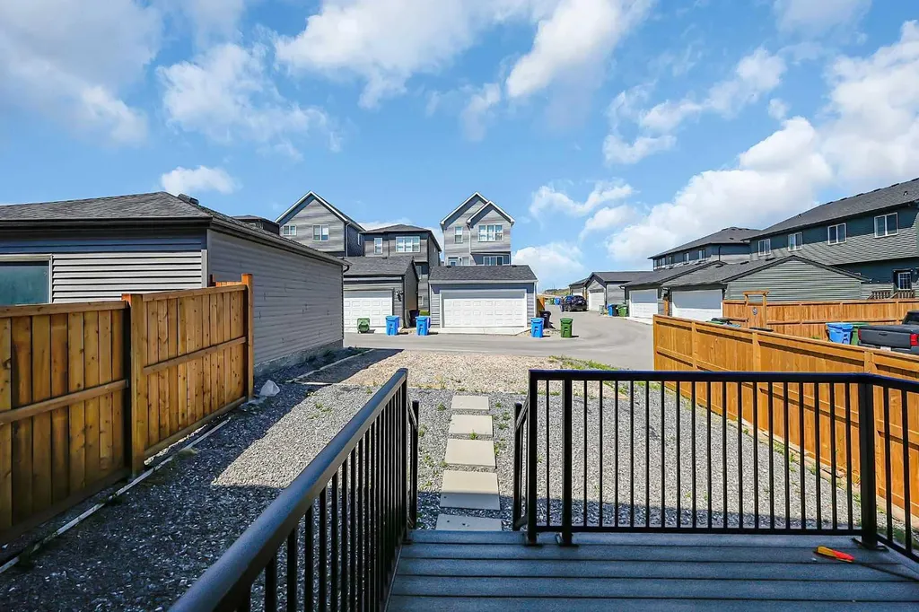 125 Edith Gate NW Calgary AB T3R 1Z2
