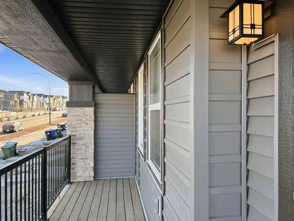 125 Edith Gate NW Calgary AB T3R 1Z2