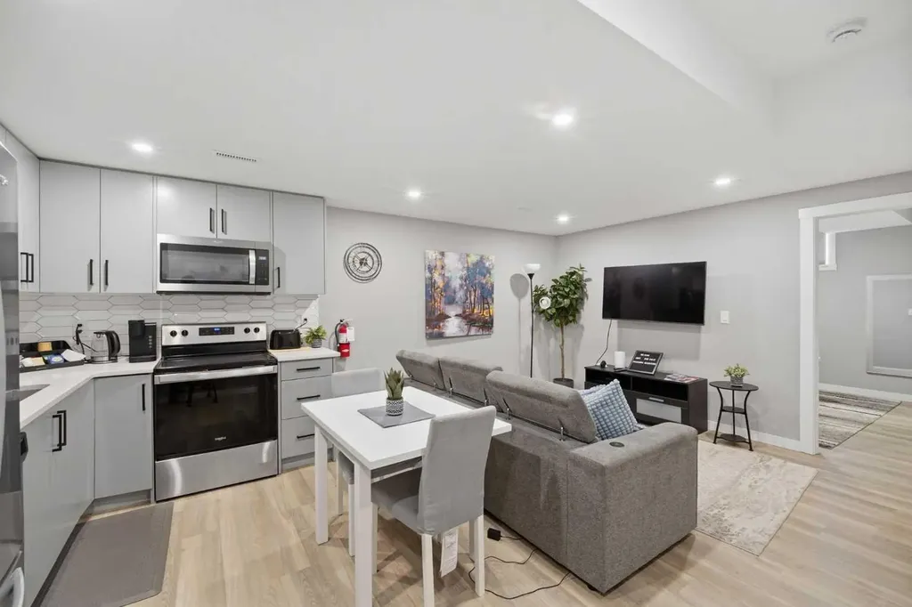 125 Edith Gate NW Calgary AB T3R 1Z2