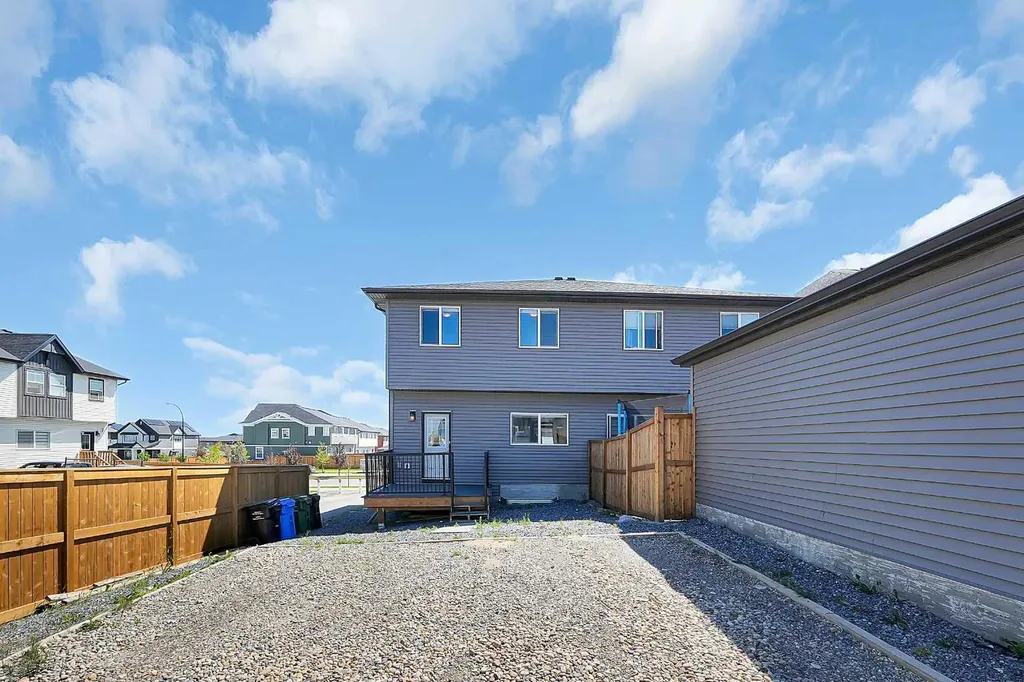 125 Edith Gate NW Calgary AB T3R 1Z2
