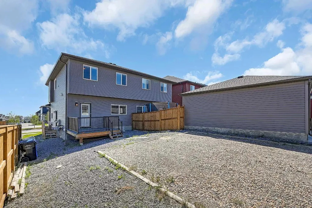 125 Edith Gate NW Calgary AB T3R 1Z2