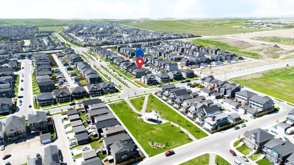 125 Edith Gate NW Calgary AB T3R 1Z2