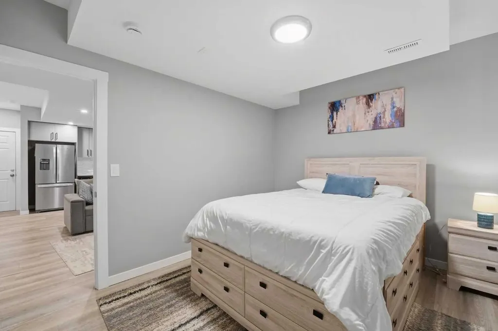 125 Edith Gate NW Calgary AB T3R 1Z2