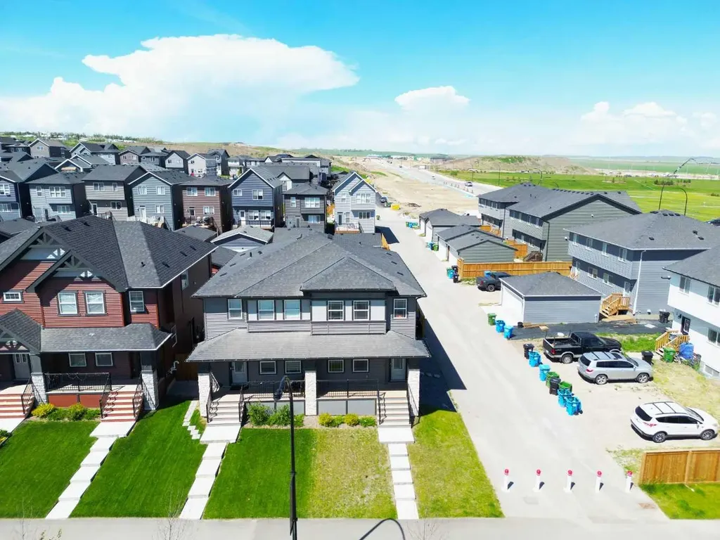 125 Edith Gate NW Calgary AB T3R 1Z2