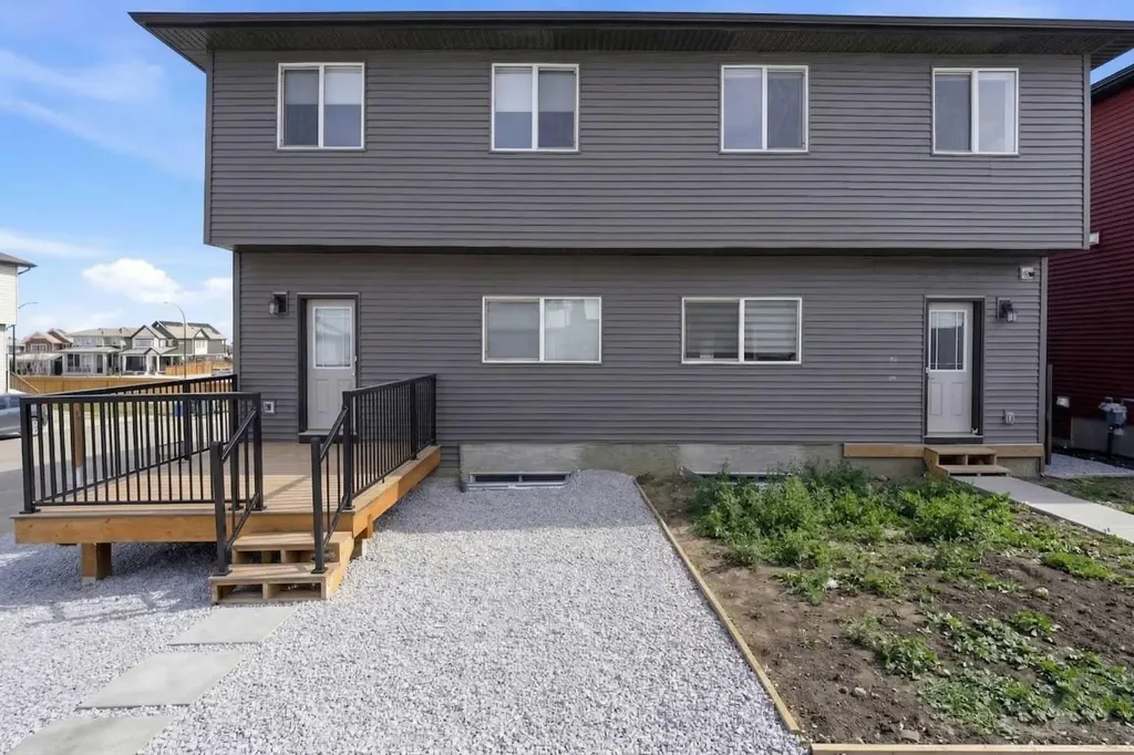 125 Edith Gate NW Calgary AB T3R 1Z2