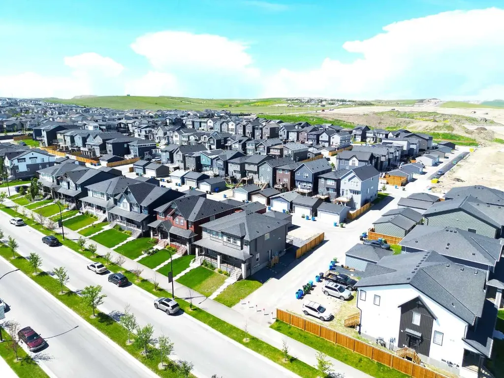 125 Edith Gate NW Calgary AB T3R 1Z2