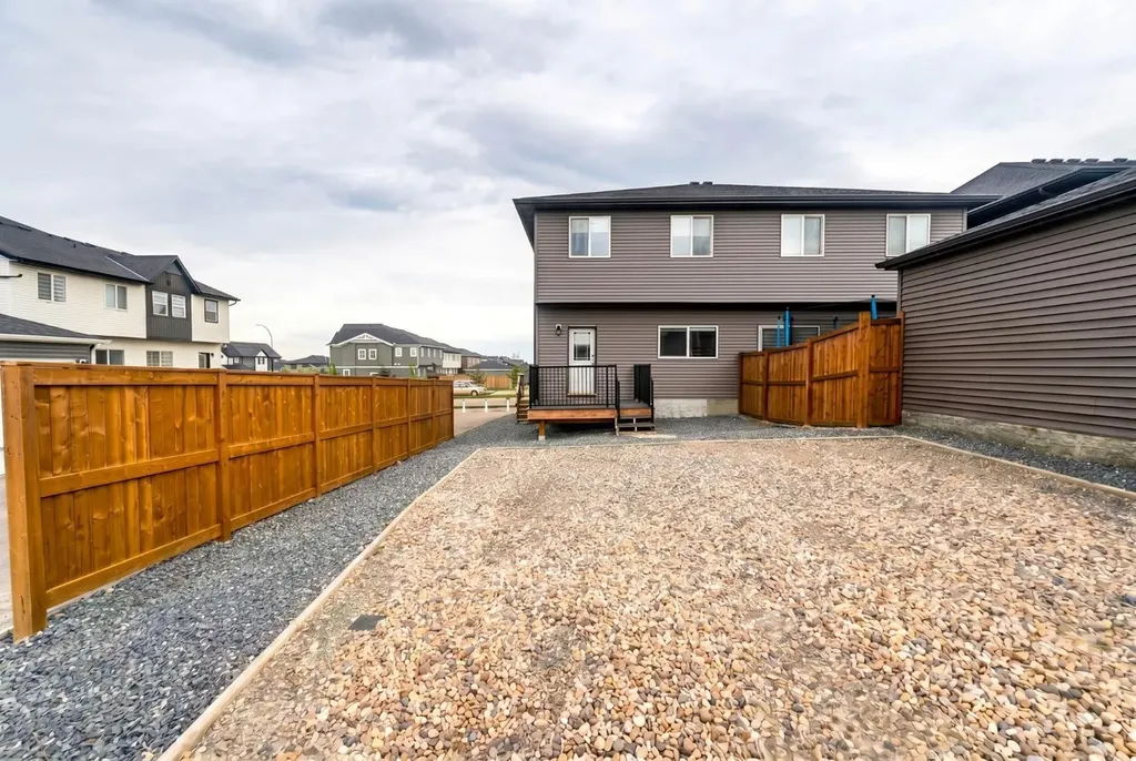 125 Edith Gate NW Calgary AB T3R 1Z2