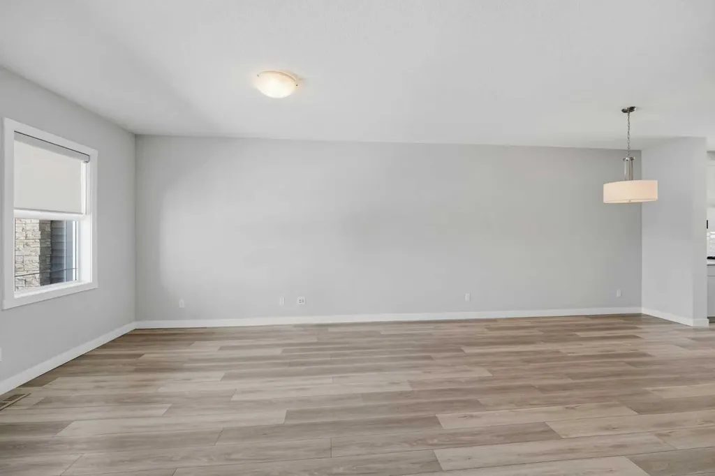 125 Edith Gate NW Calgary AB T3R 1Z2