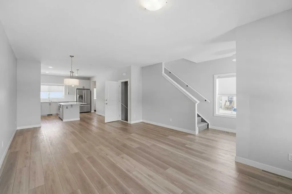 125 Edith Gate NW Calgary AB T3R 1Z2