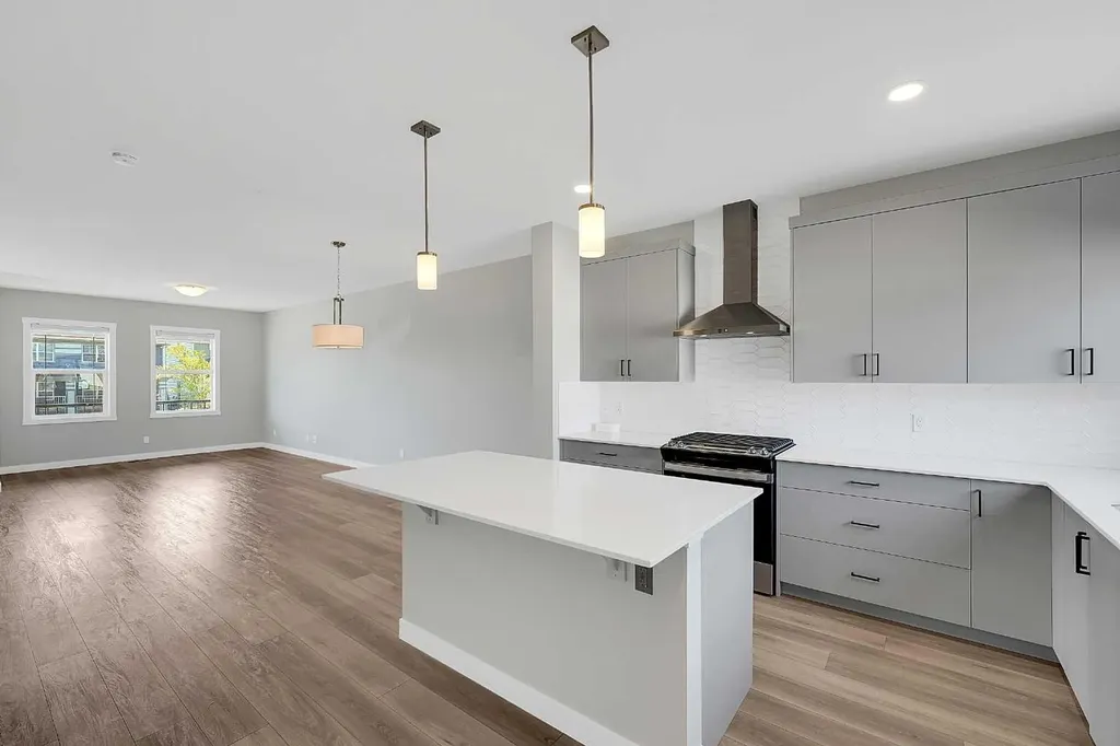 125 Edith Gate NW Calgary AB T3R 1Z2